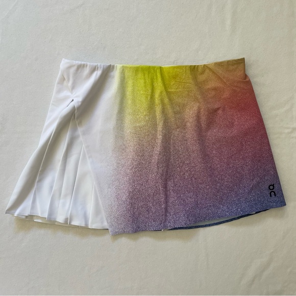 NWOT On Running Tennis Tank & Pleated Skort Set White Indigo Large - Picture 12 of 16